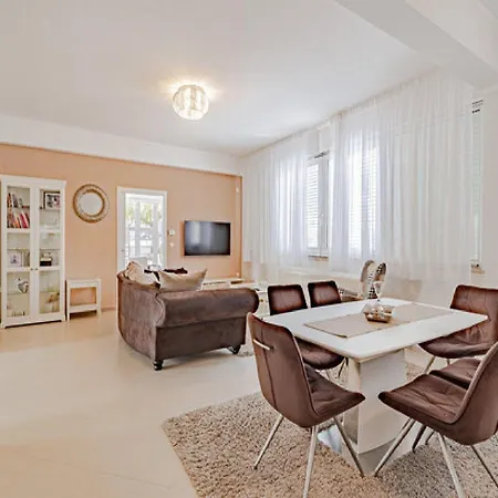 Ponar With Swimming Pool