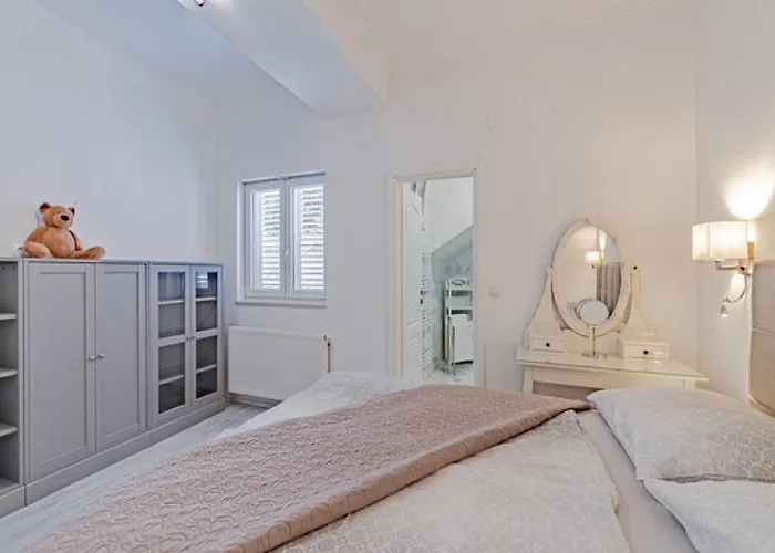 Ponar With Swimming Pool וילה