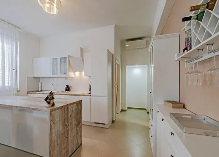 Ponar With Swimming Pool וילה