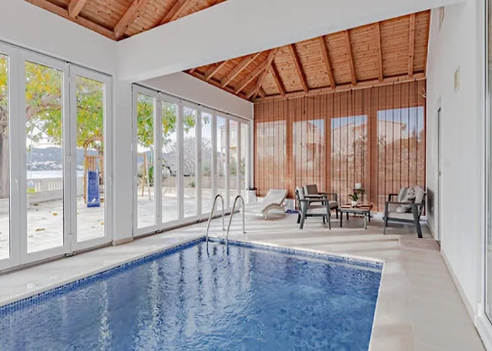 Ponar With Swimming Pool קוצ'ישטה